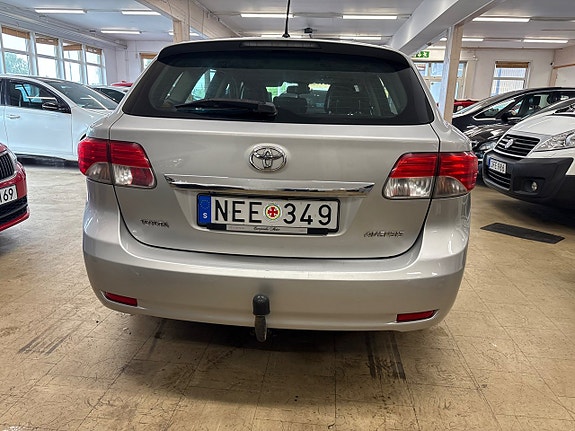 Toyota Avensis 7 of 24