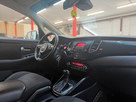 Kia Carens 11 of 16