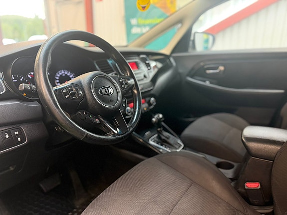 Kia Carens 10 of 16