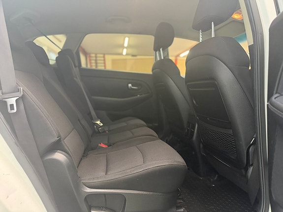 Kia Carens 15 of 16