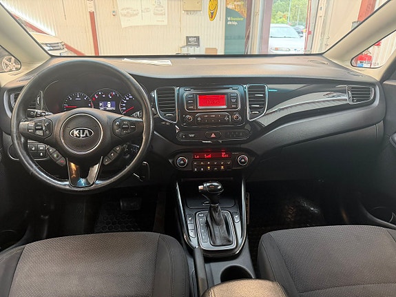 Kia Carens 12 of 16