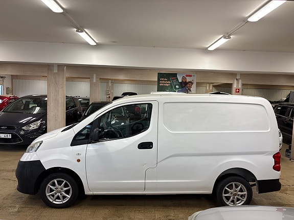 Nissan NV200 4 of 12