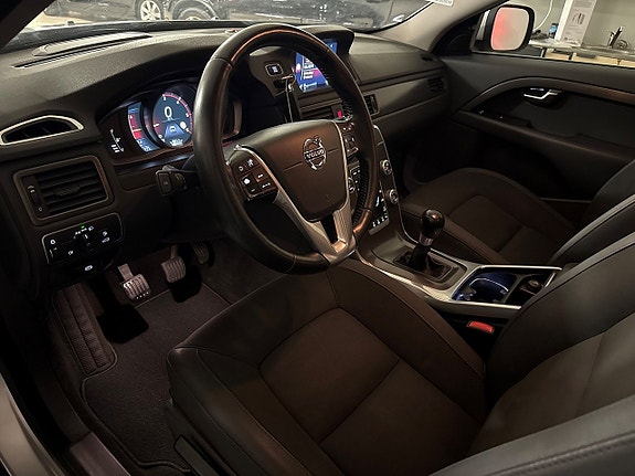 Volvo XC70 4 of 21