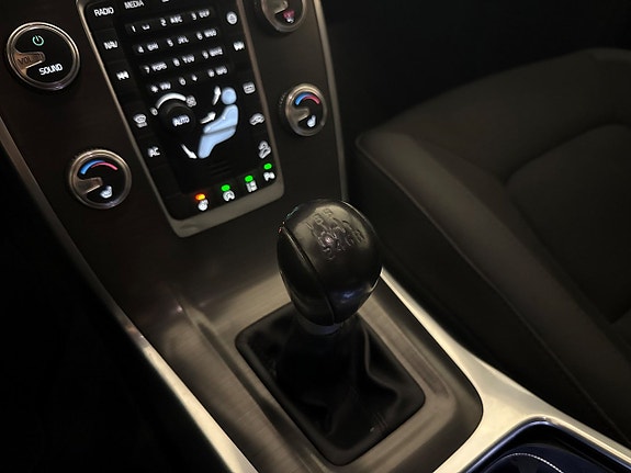 Volvo XC70 12 of 21