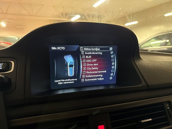Volvo XC70 15 of 21