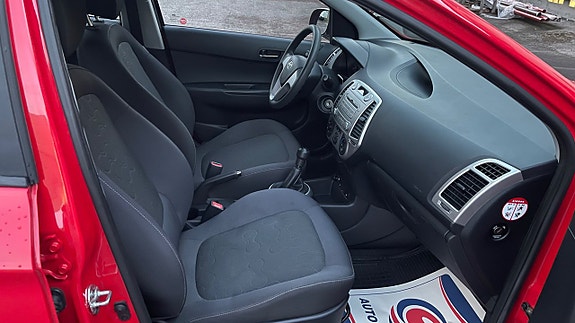 Hyundai i20 11 of 16