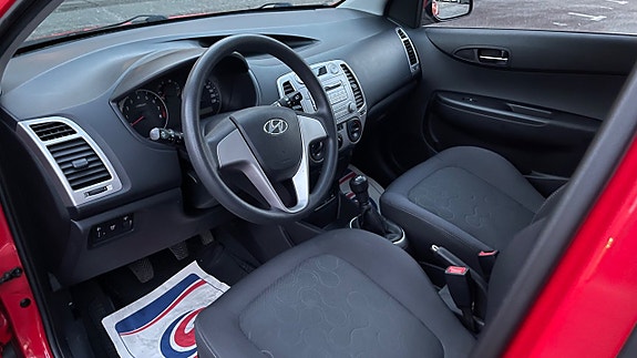 Hyundai i20 12 of 16
