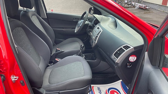 Hyundai i20 8 of 16
