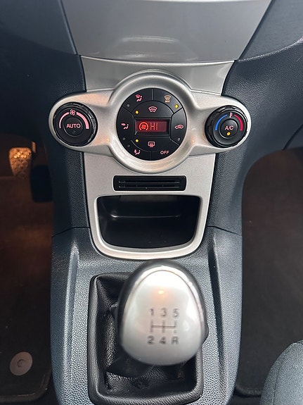 Ford Fiesta 14 of 15