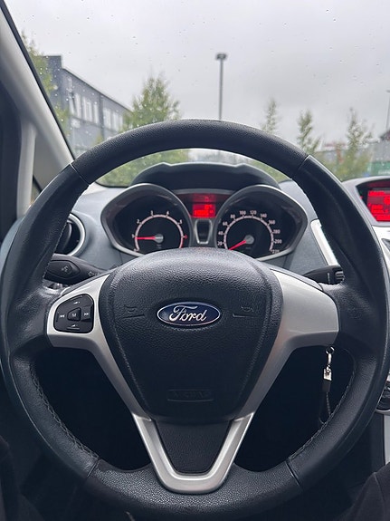 Ford Fiesta 11 of 15