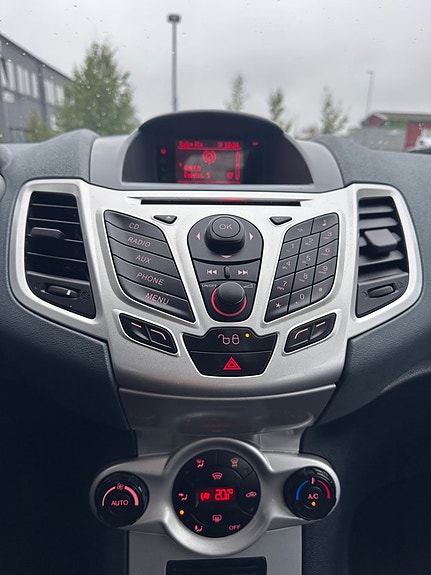 Ford Fiesta 13 of 15