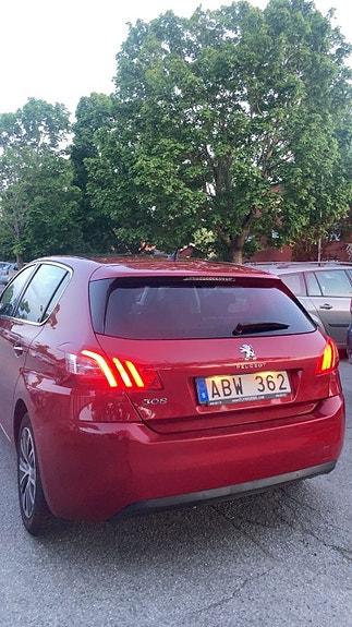 Peugeot 308 2 of 6