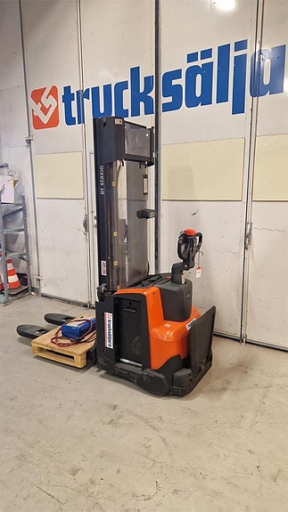 Toyota SWE120L 2 of 7