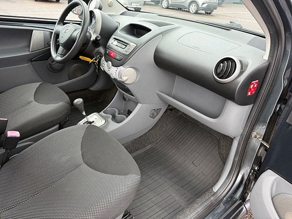 Toyota Aygo 10 of 14