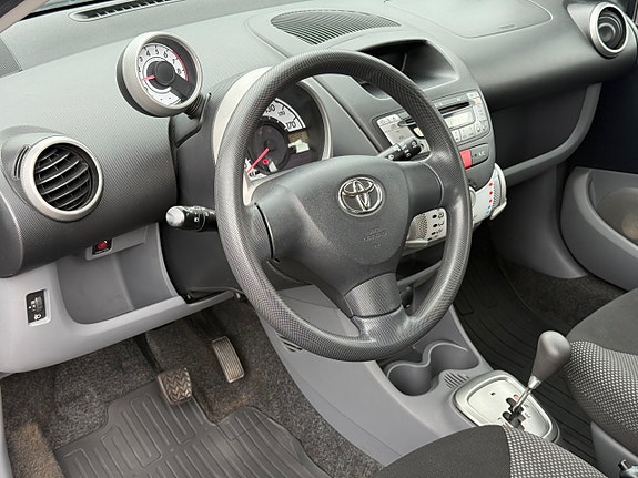 Toyota Aygo 7 of 14