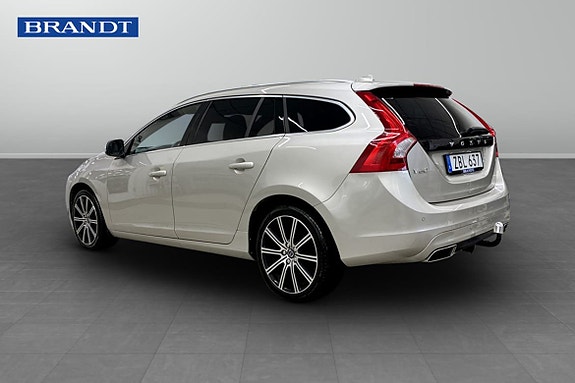 Volvo V60 2 of 9