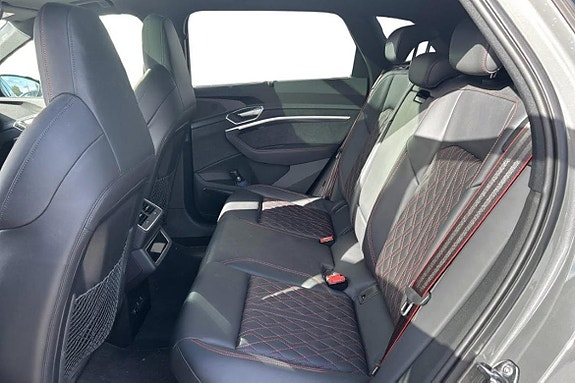 Audi SQ8 10 of 19