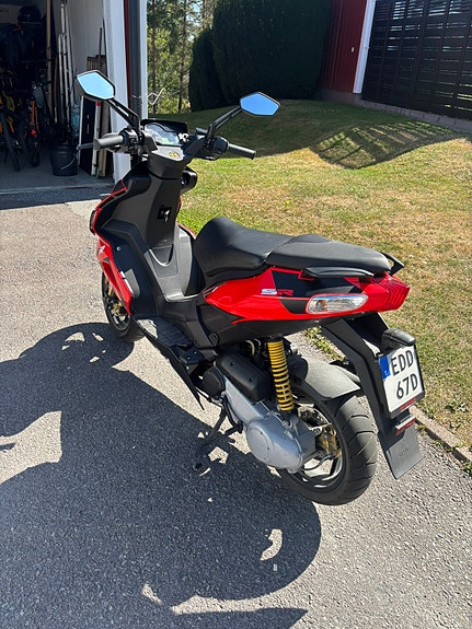 Aprilia SR50 3 of 4