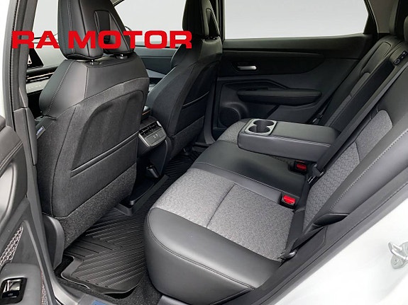 Nissan Ariya 12 of 25