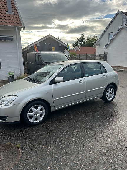 Toyota Corolla 3 of 6