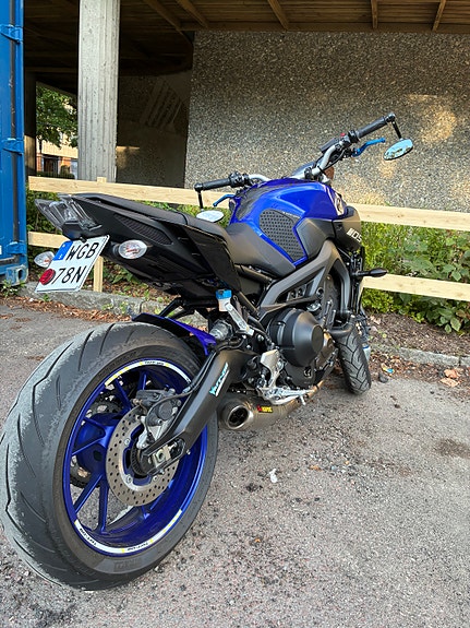 Yamaha MT-09 3 of 4