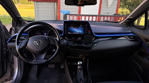 Toyota C-HR 16 of 21