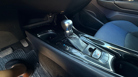 Toyota C-HR 6 of 21