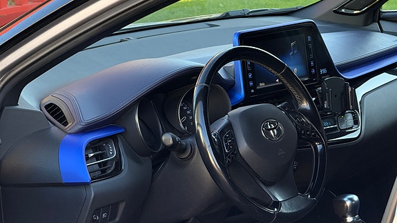 Toyota C-HR 12 of 21