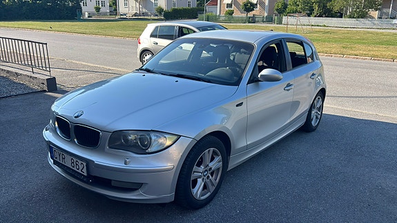 BMW 120d 2 of 5