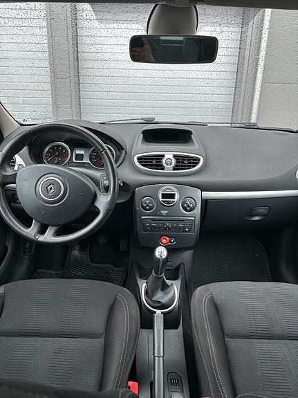 Renault Clio 2 of 6