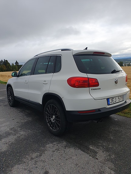 Volkswagen Tiguan 2 of 10