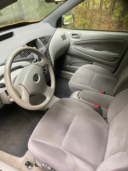 Toyota Prius 2 of 4