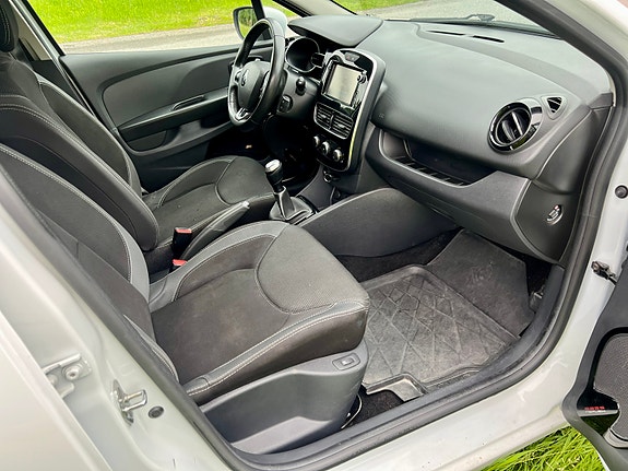 Renault Clio 6 of 9