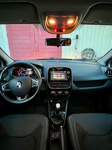 Renault Clio 7 of 9
