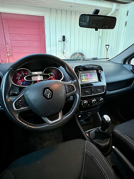 Renault Clio 8 of 9