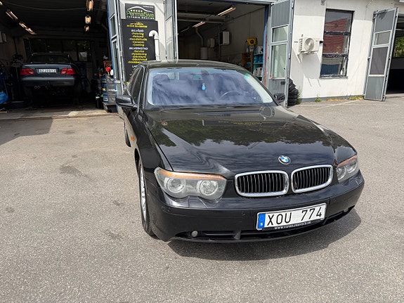 BMW 735i 3 of 9