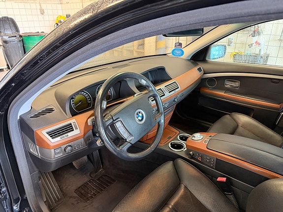BMW 735i 5 of 9
