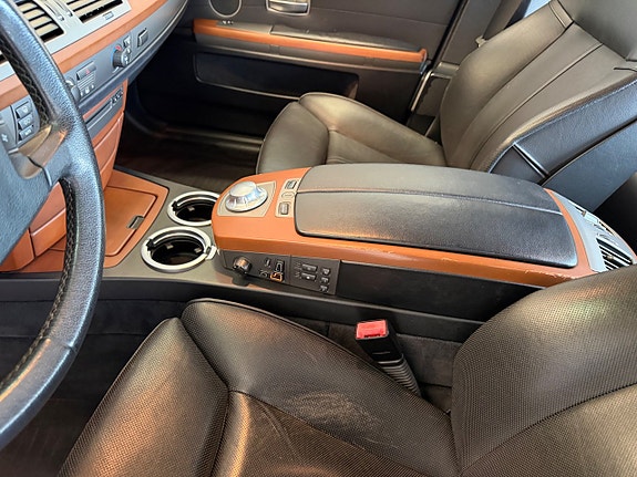 BMW 735i 7 of 9