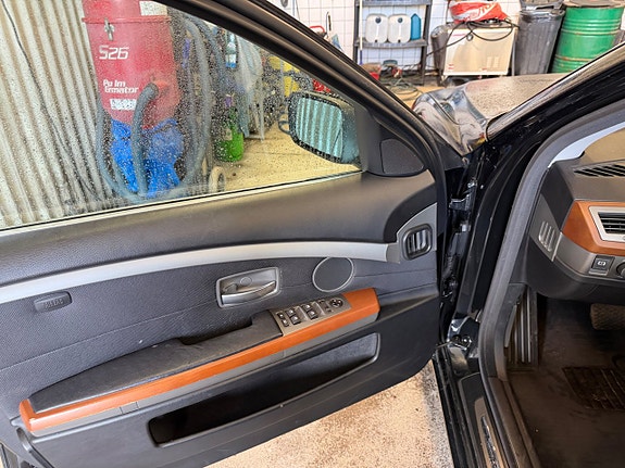 BMW 735i 6 of 9