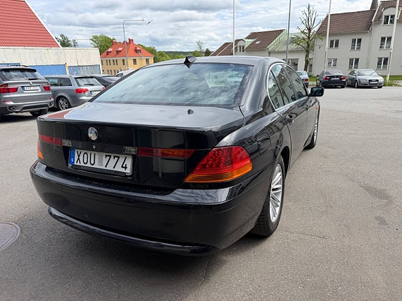 BMW 735i 2 of 9