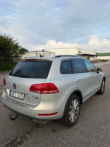 Volkswagen Touareg 3 of 7