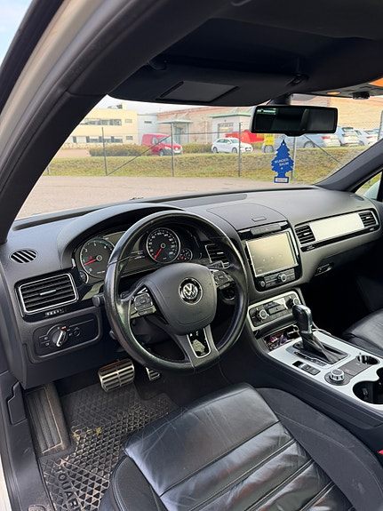 Volkswagen Touareg 4 of 7