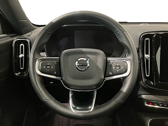 Volvo EX40 11 of 16