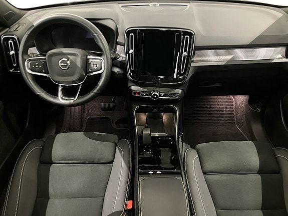 Volvo EX40 5 of 16
