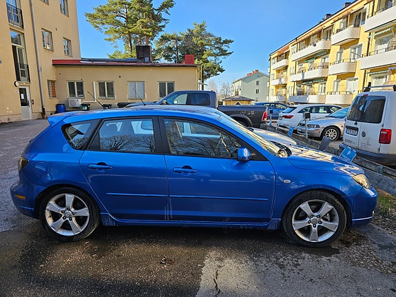 Mazda 3 4 of 5