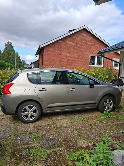 Peugeot 3008 2 of 6
