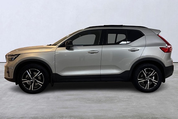 Volvo XC40 2 of 13