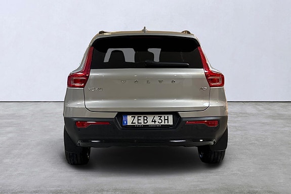 Volvo XC40 5 of 13
