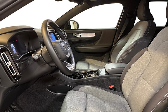 Volvo XC40 8 of 13