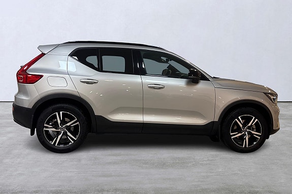 Volvo XC40 3 of 13